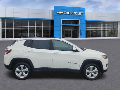 Used 2018 Jeep Compass Latitude w/ Cold Weather Group AWD/4WD image 6