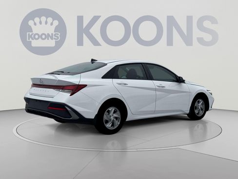 New 2026 Hyundai Elantra SE FWD image 18