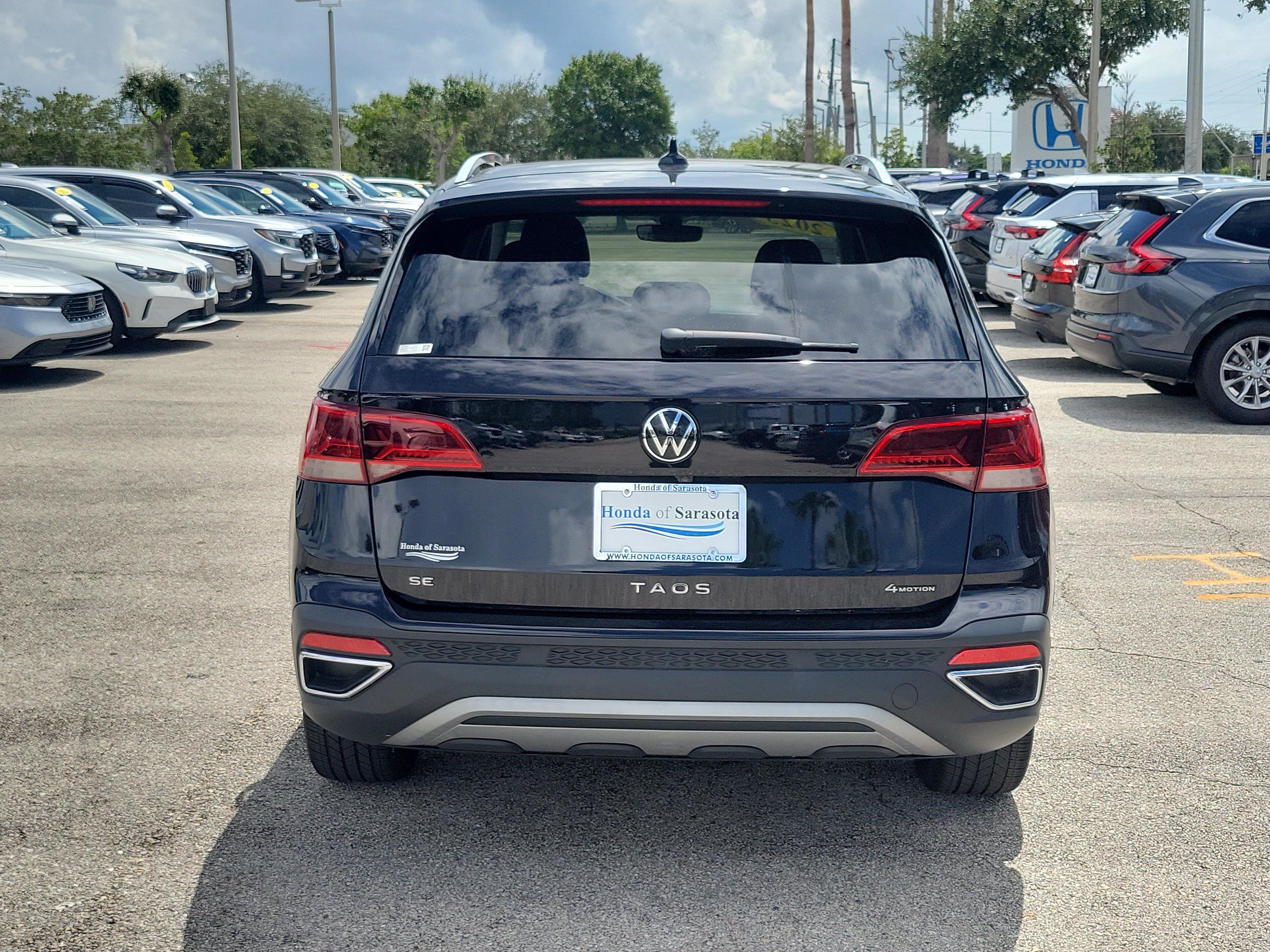 Used 2023 Volkswagen Taos SE w/ Panoramic Sunroof Package AWD/4WD image 6