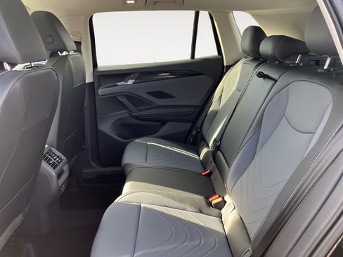 Used 2026 Volkswagen Tiguan SE w/ Panoramic Sunroof Package AWD/4WD image 11