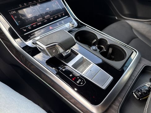 Used 2021 Audi Q8 Prestige image 10