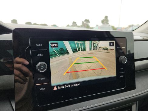 New 2026 Volkswagen Taos SE image 18