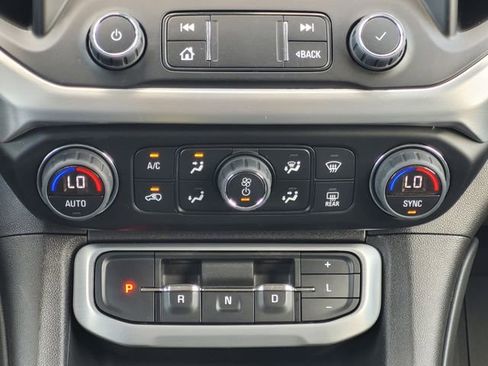 Used 2023 GMC Acadia SLT w/ Elevation Edition FWD image 18