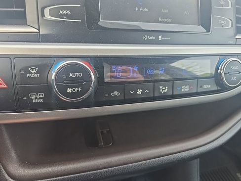 Used 2015 Toyota Highlander Plus image 17