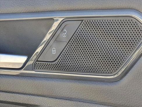 Used 2022 Volkswagen Tiguan SE R-Line image 9