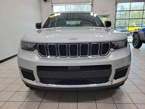 Used 2024 Jeep Grand Cherokee L Laredo AWD/4WD image 2