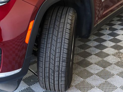 Used 2025 Jeep Grand Cherokee L Laredo w/ Luxury Tech Group I RWD image 46