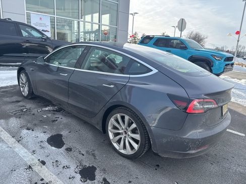 Used 2019 Tesla Model 3 Standard Range Plus image 5