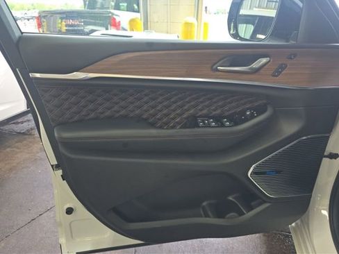 Used 2022 Jeep Grand Cherokee Summit w/ Advanced Protech Group IV AWD/4WD image 7