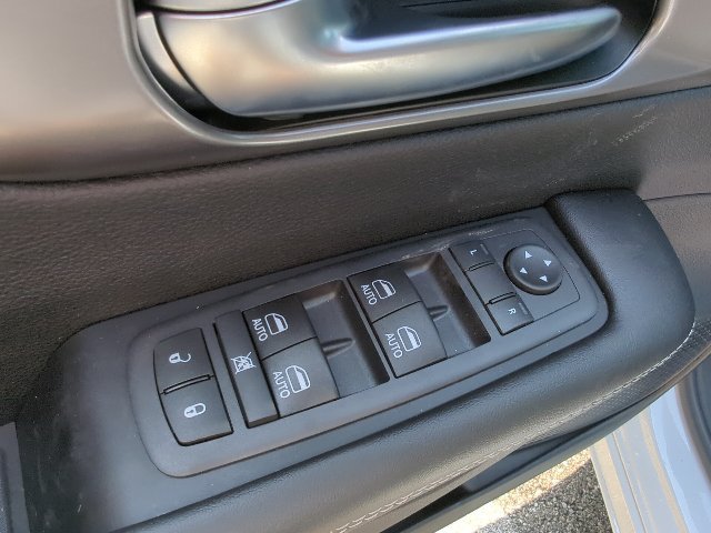 New 2026 Chrysler Pacifica Select FWD image 12