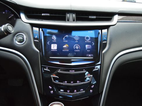 Used 2015 Cadillac XTS Luxury image 11