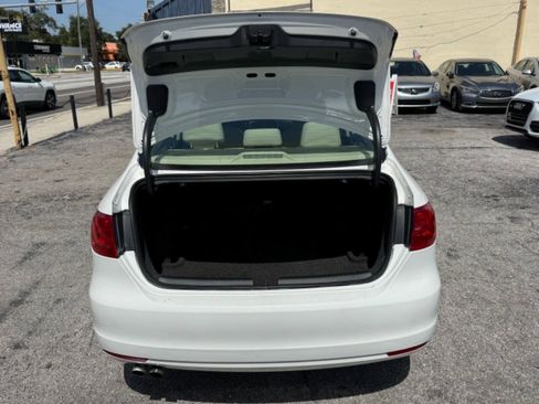 Used 2013 Volkswagen Jetta SE FWD image 19