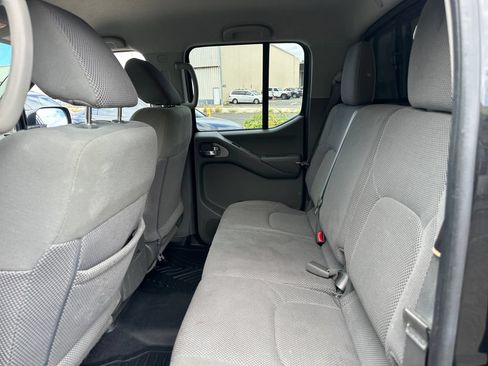 Used 2017 Nissan Frontier SV w/ SV Value Truck Package RWD image 15
