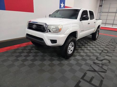Used 2015 Toyota Tacoma PreRunner w/ SR5 Package image 4