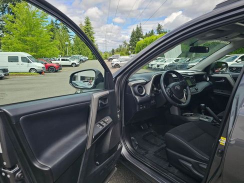 Used 2016 Toyota RAV4 XLE AWD/4WD image 22