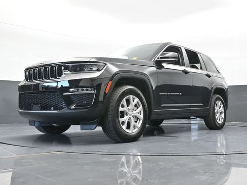 Used 2024 Jeep Grand Cherokee Limited w/ Luxury Tech Group II image 63