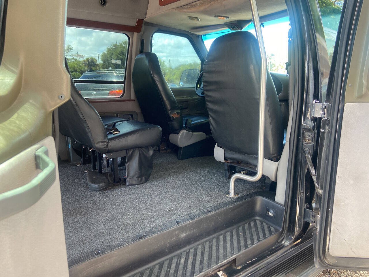 Used 1999 Ford E-250 and Econoline 250 Extended RWD image 6