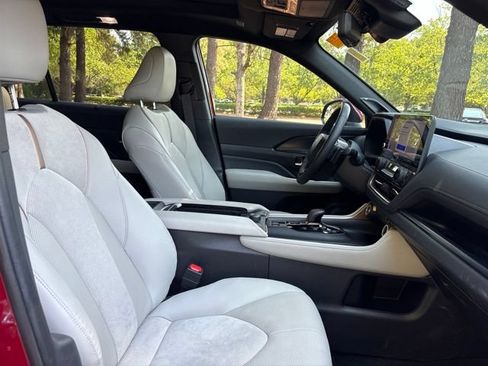 Used 2025 Toyota Grand Highlander AWD Hybrid image 22