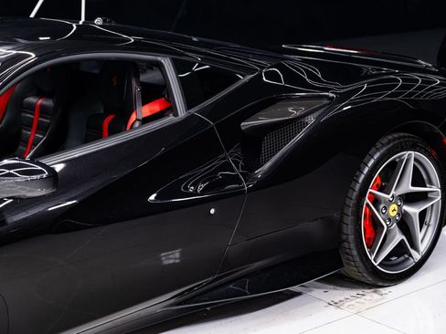 Used 2022 Ferrari F8 Tributo RWD image 14