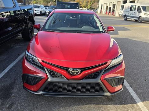 Used 2023 Toyota Camry SE image 2