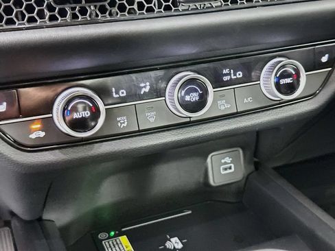 Used 2025 Honda HR-V EX-L image 16