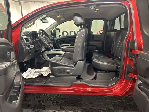 Used 2017 Nissan Titan PRO-4X w/ Pro-4x Convenience Package image 21
