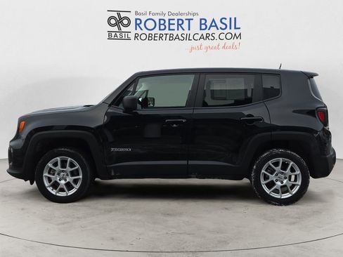 Used 2023 Jeep Renegade Latitude image 2