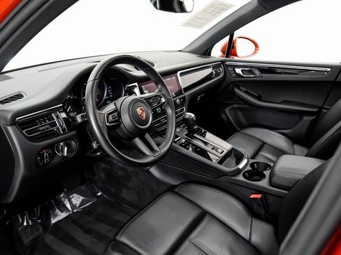 Used 2024 Porsche Macan image 4