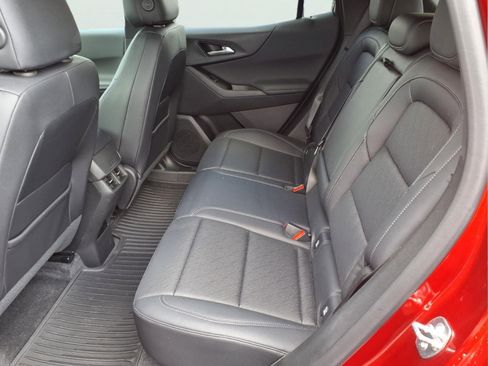 Used 2025 Chevrolet Equinox LT w/ Convenience Package II FWD image 7