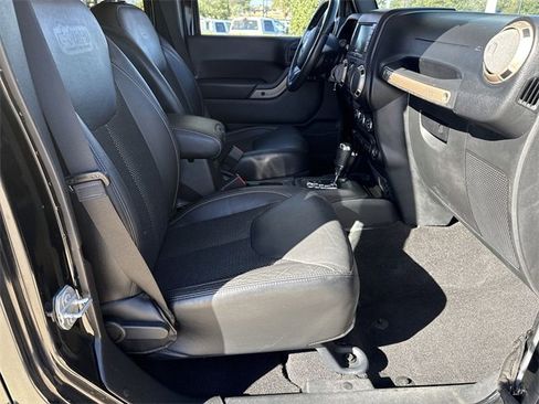 Used 2016 Jeep Wrangler Unlimited Sahara image 14
