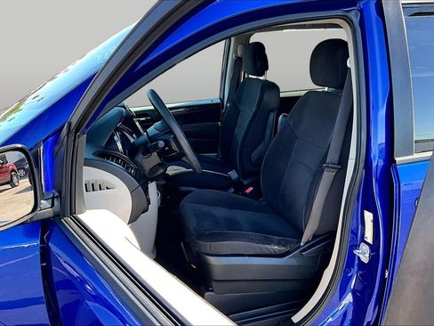 Used 2018 Dodge Grand Caravan SE w/ UConnect Hands-Free Group FWD image 25