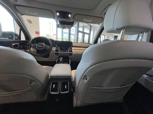 Used 2023 Kia Sorento S w/ Panoramic Sunroof Package FWD image 18