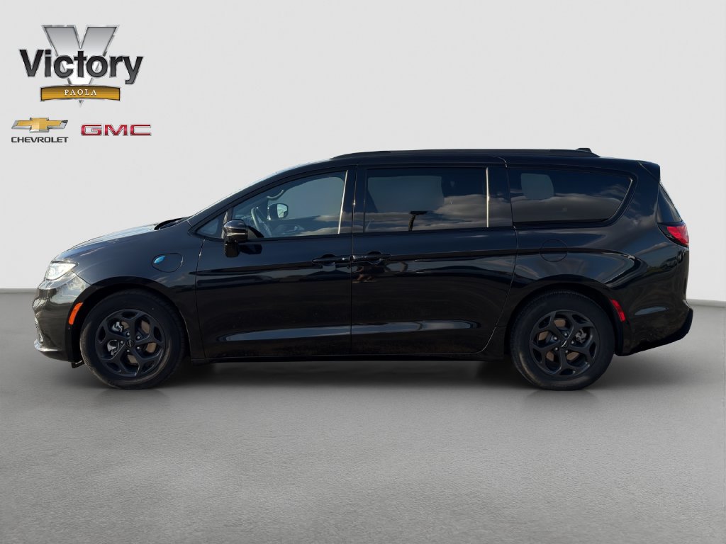 Used 2024 Chrysler Pacifica Premium FWD image 3