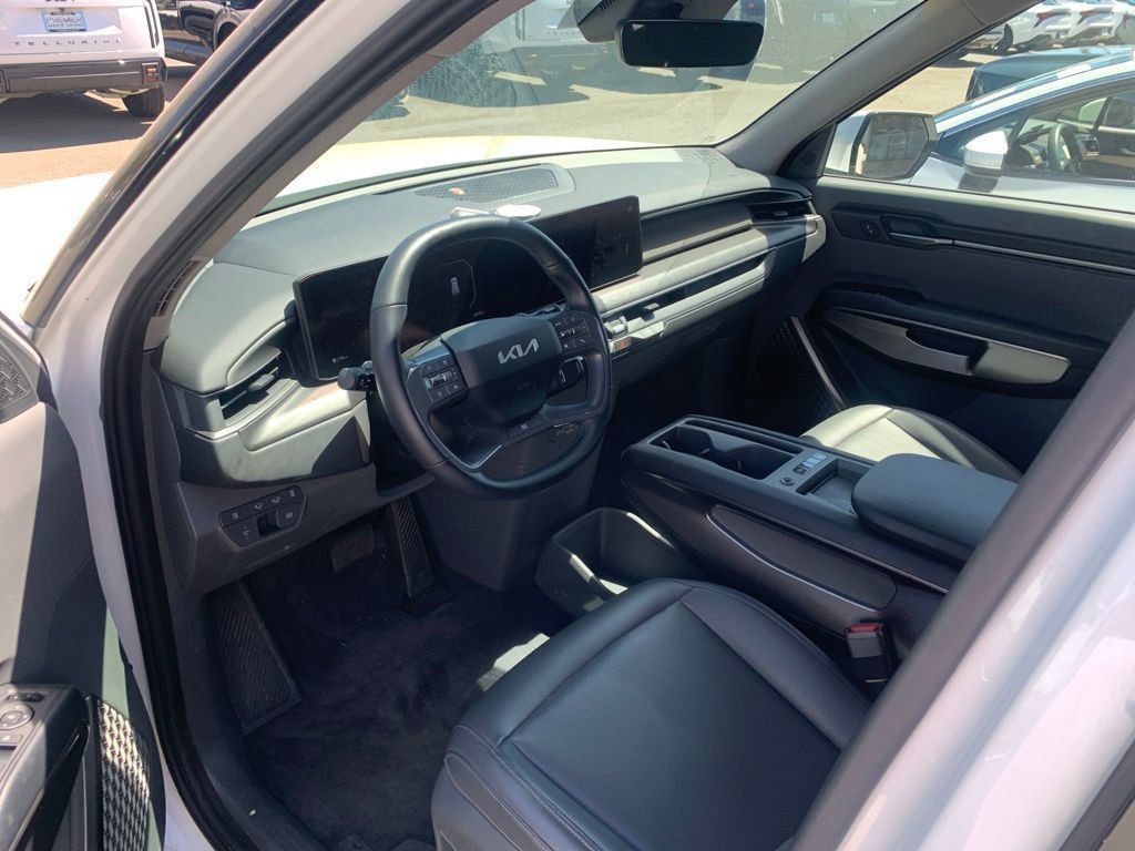 Certified 2024 Kia EV9 Light Long Range RWD image 10