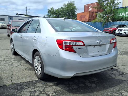 Used 2014 Toyota Camry LE FWD image 4