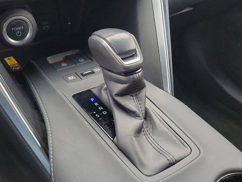 Used 2024 Toyota Venza LE AWD/4WD image 32