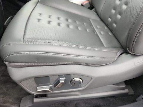 Used 2024 Kia EV9 Wind image 25