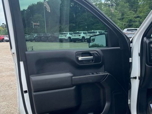 Used 2020 Chevrolet Silverado 1500 Custom w/ Custom Value Package image 9