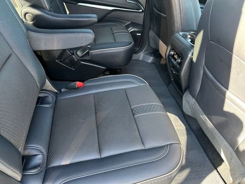 Certified 2026 Chevrolet Traverse High Country FWD image 25