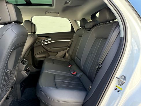 Used 2020 Audi e-tron Premium Plus image 3