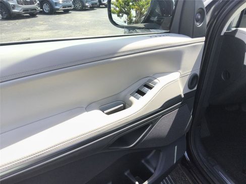 New 2026 Lincoln Navigator Reserve AWD/4WD image 16