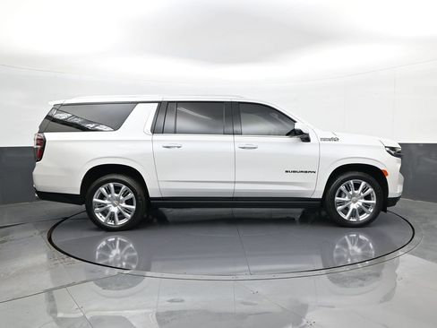 Used 2024 Chevrolet Suburban High Country AWD/4WD image 4