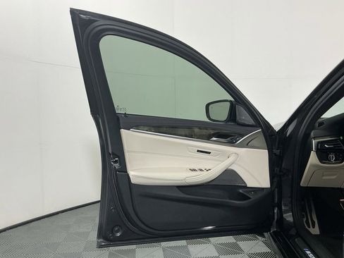 Used 2021 BMW M550i xDrive M550i xDrive w/ Dynamic Handling Package image 20