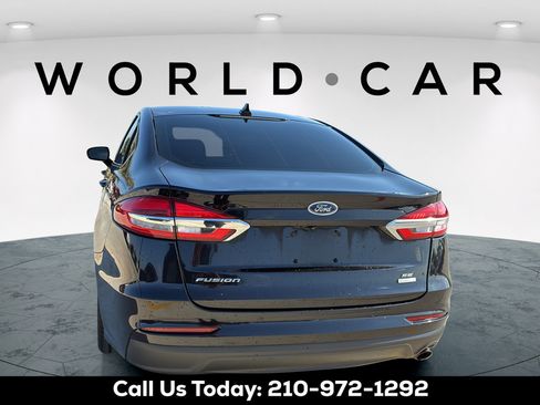 Used 2020 Ford Fusion SE FWD image 5