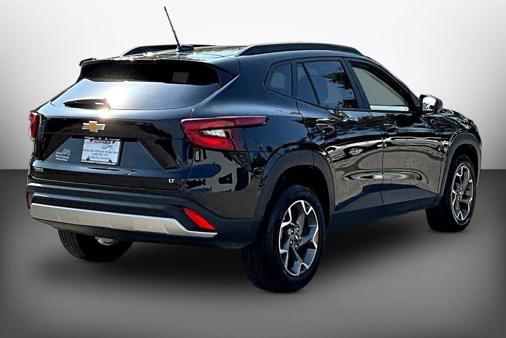 Used 2025 Chevrolet Trax LT FWD image 6
