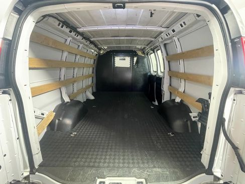 Used 2023 GMC Savana 2500 w/ Driver Convenience Package image 7