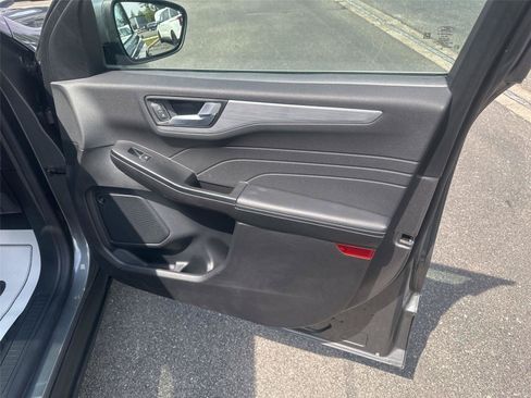 Used 2025 Ford Escape SE w/ PHEV Premium Package FWD image 12