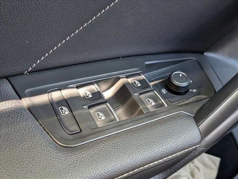 Used 2023 Volkswagen Tiguan SE R-Line FWD image 12