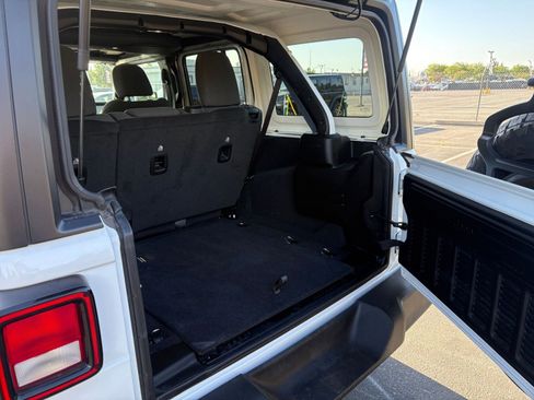 Used 2025 Jeep Wrangler Unlimited Sport AWD/4WD image 30