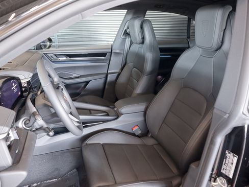 New 2026 Porsche Macan Electric image 5